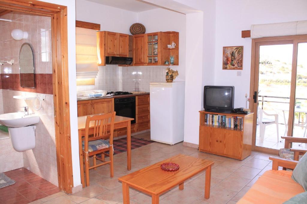 Ampelokipi Holiday Apartments Pissouri Phòng bức ảnh